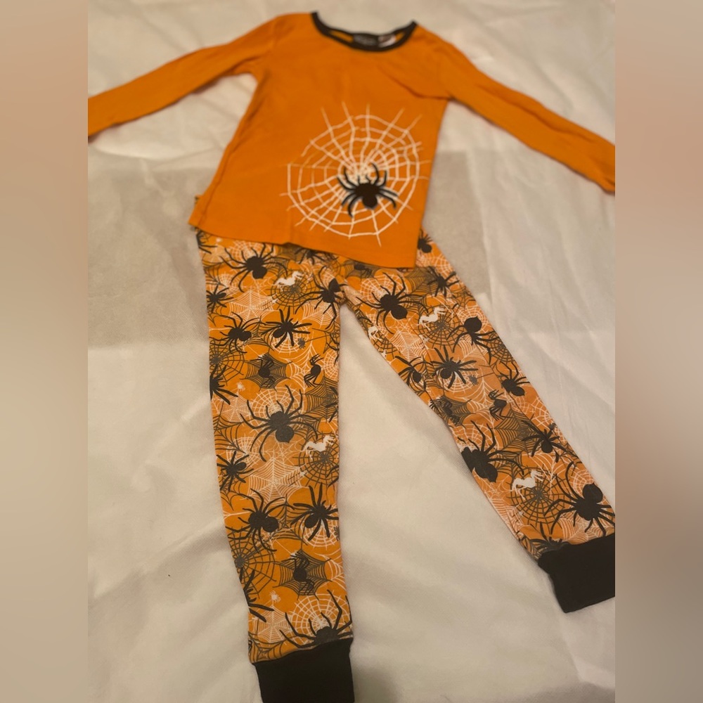 Halloween Pajama Set, size 4t, EUC, runs small, see measurements